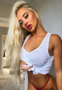 Lora, Napoli escort