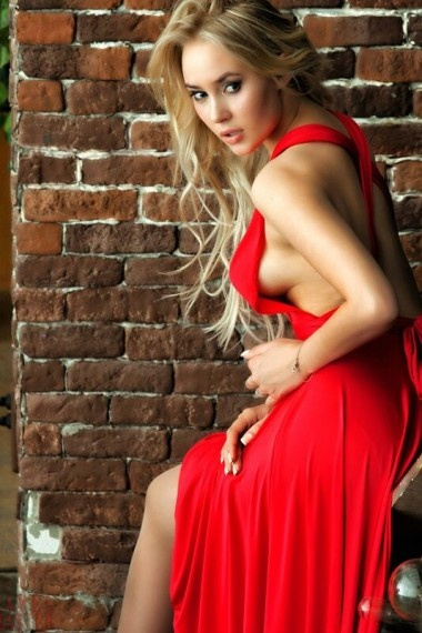 Lana-hot, Russian escort in Napoli that offers girlfriend experience.