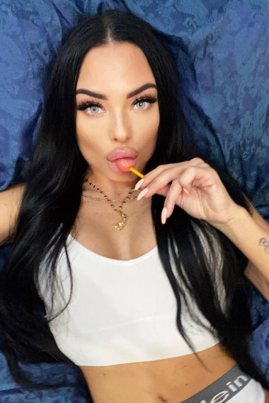 Karolina, Sex escort in Napoli that offers sexo oral.