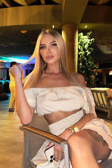 Sveta, Sex escort in Napoli that offers sexo oral.