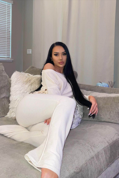 Ariana, Sex escort in Napoli that offers citas.