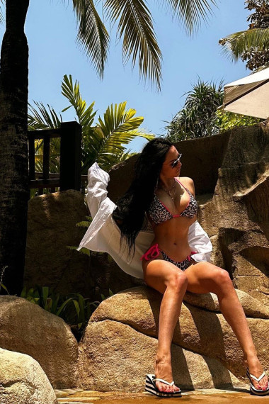 Karolina, Sex escort in Napoli that offers francés natural.