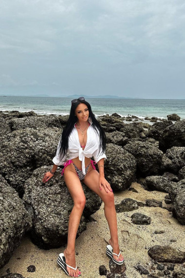 Karolina, Sex escort in Napoli that offers masajes.