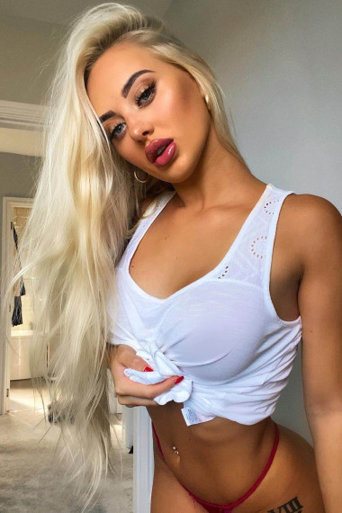 Lora, Sex escort in Napoli that offers citas. Lora, Sex escort in Napoli that offers citas.