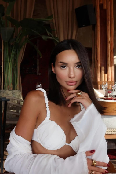 Klara, Sex escort in Napoli that offers sexo oral.