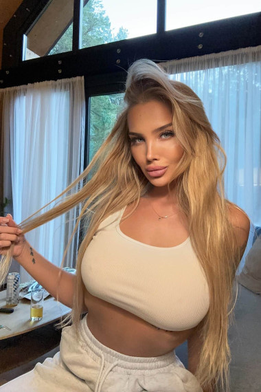 Sveta, Sex escort in Napoli that offers citas.